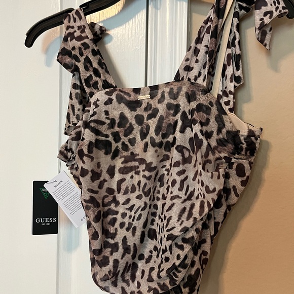 Guess top animal print tie strap size medium new - Picture 6 of 9